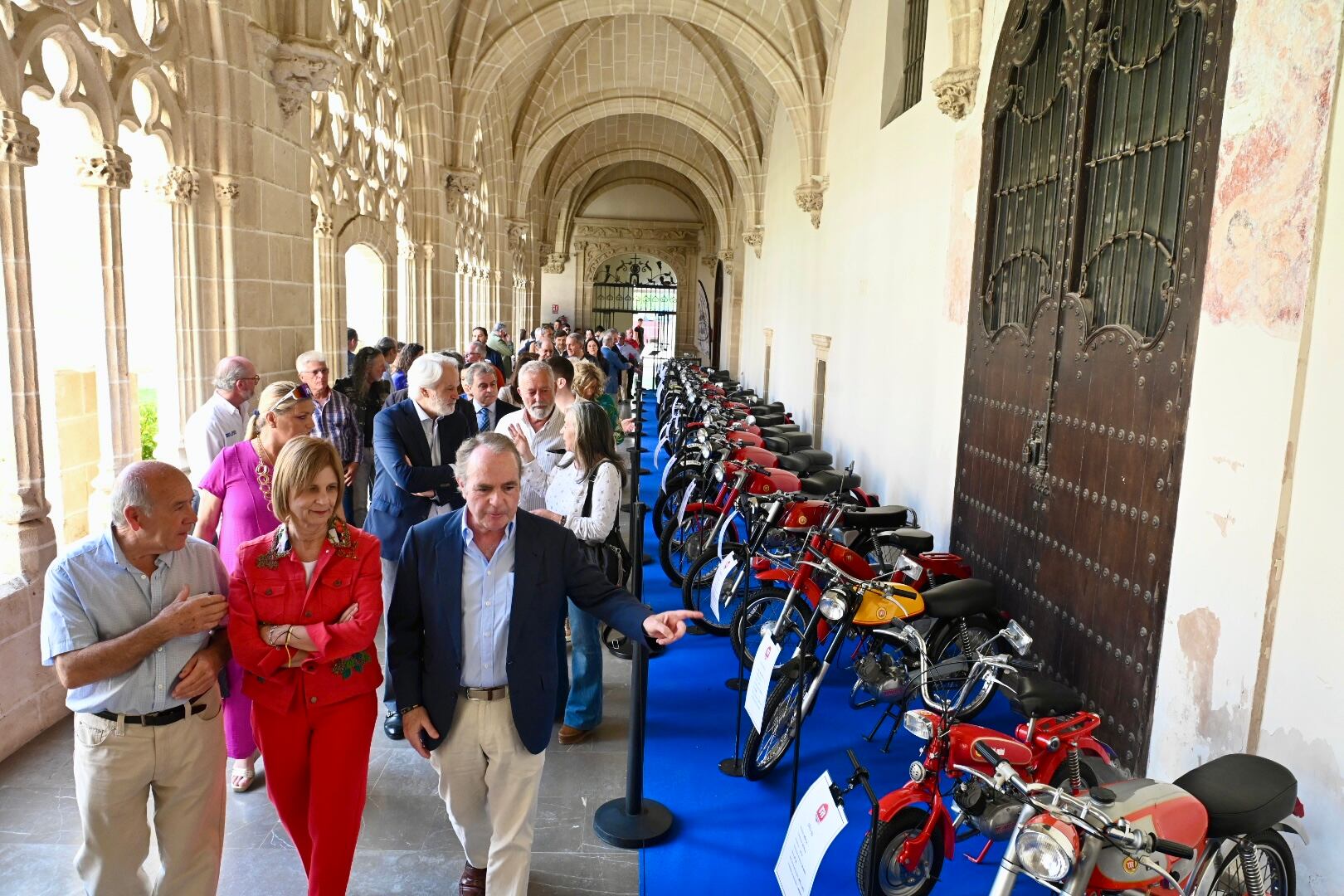 Muestra de motos Montesa en Los Claustros
