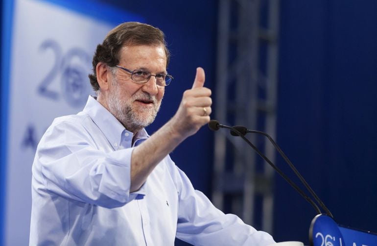 Mariano Rajoy en un acto electoral en Tenerife.