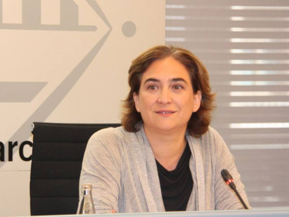 L'oposició rebutja la rebaixa de sous que planteja Colau