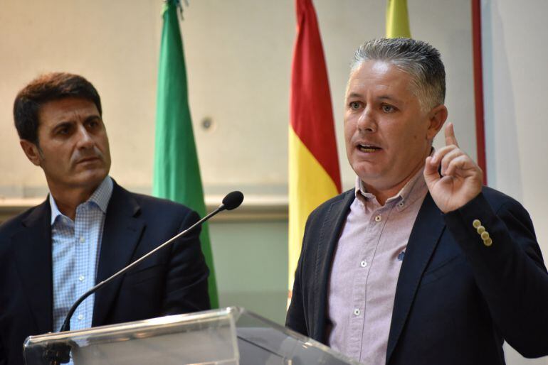 Rueda de prensa de los diputados provinciales socialistas Pedro Fernández y José María Villegas