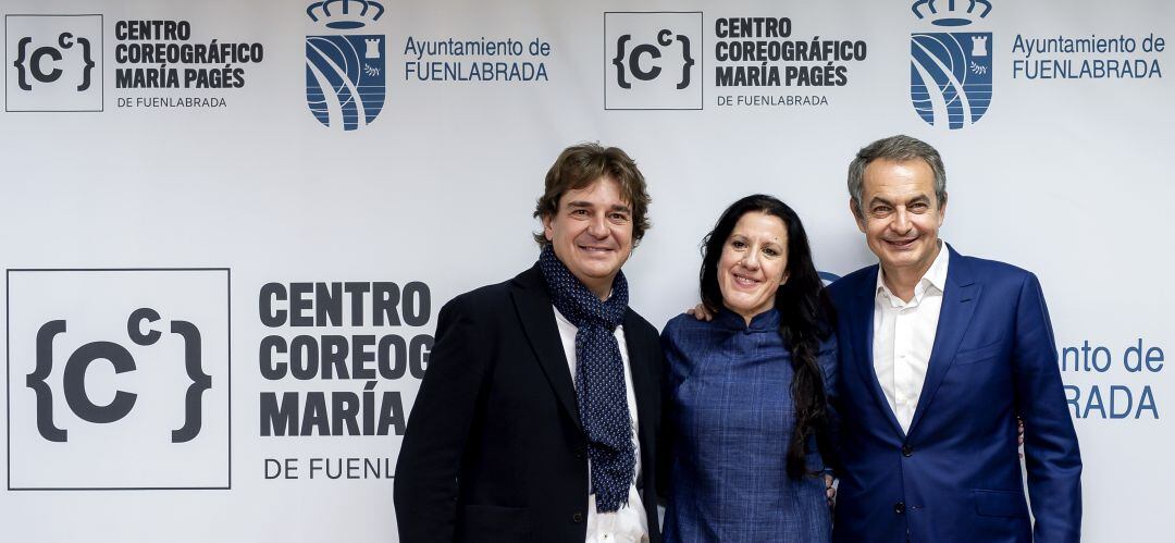 María Pagés junto al alcalde de Fuenlabrada, Javier Ayala, y el ex presidente José Luis Rodríguez Zapatero en lainauguración de su centro conreográfico fuenlabreño