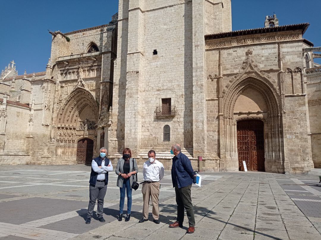 Los procuradores socialistas por Palencia junto al portavoz del área de cultura en la Cortes