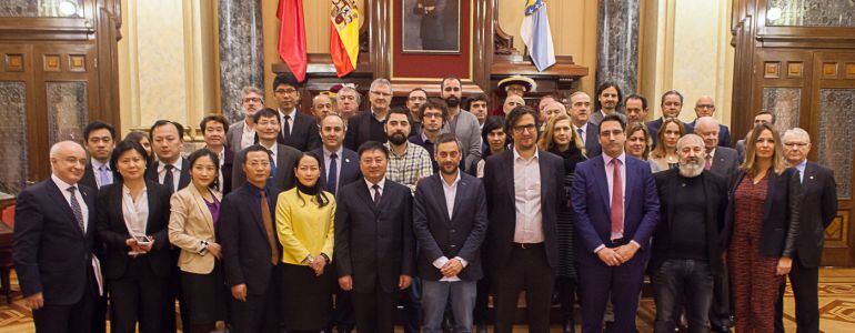 Foto de familia en la visita del alcalde de Yantián