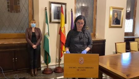 María Orozco y, detrás suya, María Cantos