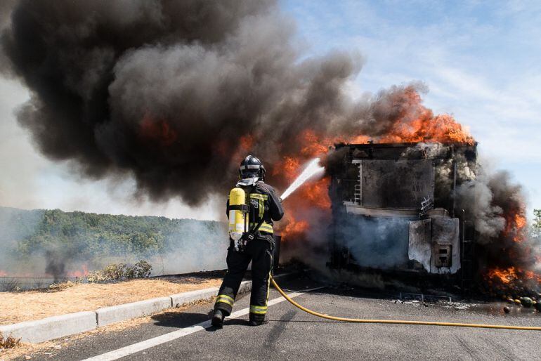 Los bomberos de León sofocan el incendio