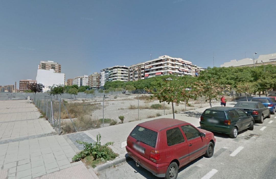 Parcela municipal donde se ubicaría el edificio intergeneracional de Benalúa