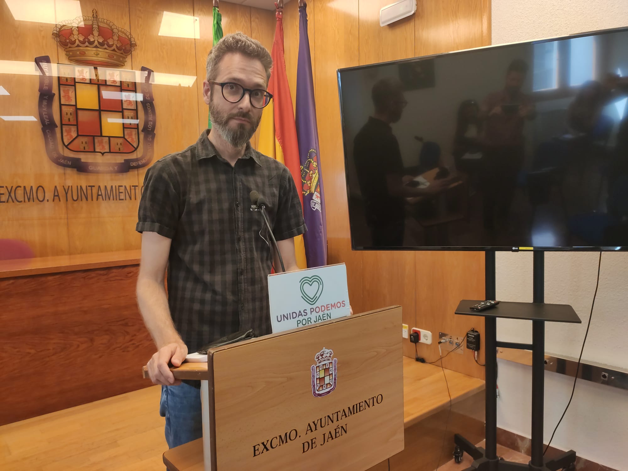 El portavoz del grupo municipal de Unidas Podemos por Jaén y presidente de la Comisión de Transparencia de Empresas Concesionarias de Jaén, Javier Ureña