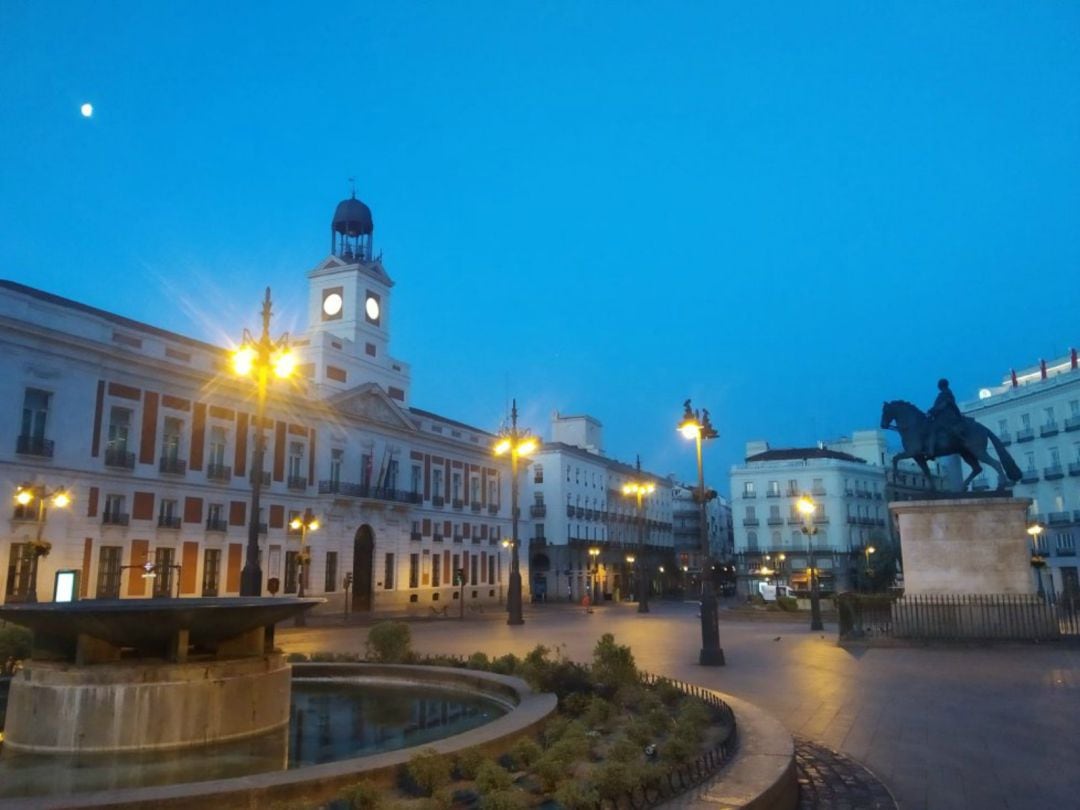 Vista de la Puerta del Sol en el día en que comenzó el estado de alarma en España el pasado mes de marzo. 