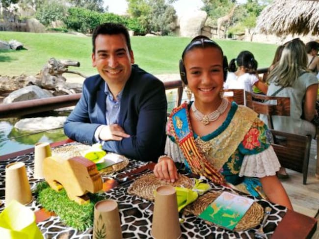 José Martínez, secretario general de Junta Central Fallera y la Fallera Mayor Infantil de Valencia 2016, Sofía Soler.