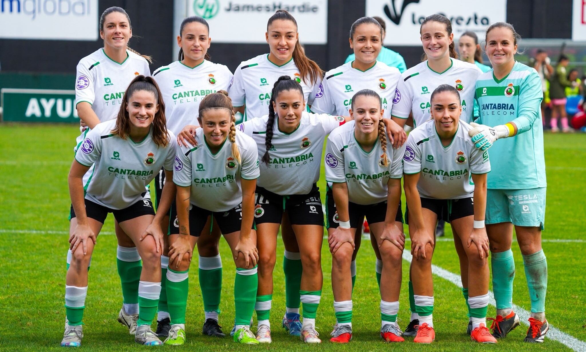 Posado del primer equipo femenino del Racing.