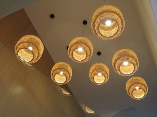 Iluminación del vestíbulo del edificio de Gran Capitán 23