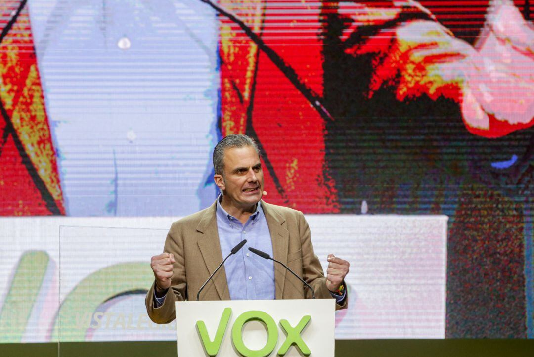 El secretario general de Vox, Javier Ortega Smith, interviene en el acto central de la Asamblea General Ordinaria del partido en el Palacio de Vistalegre.