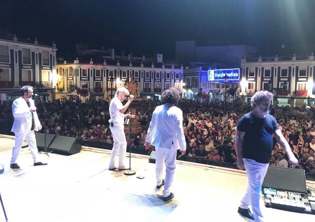 Elefantes congrega a miles de personas en la Plaza de España de Valdepeñas