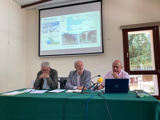 Fernando Mut, Enrique Masiá y Alfonso Jordá presenta la propuesta de SCV a la mejora del tren Alcoi-Xàtiva