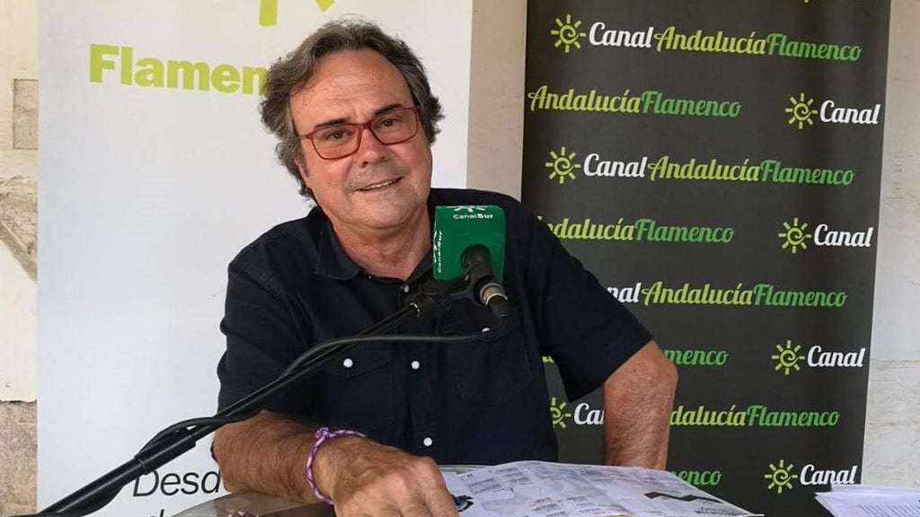 El periodista y flamencólogo Manuel Curao ha conducido numerosos espacios de radio y televisión en Canal Sur