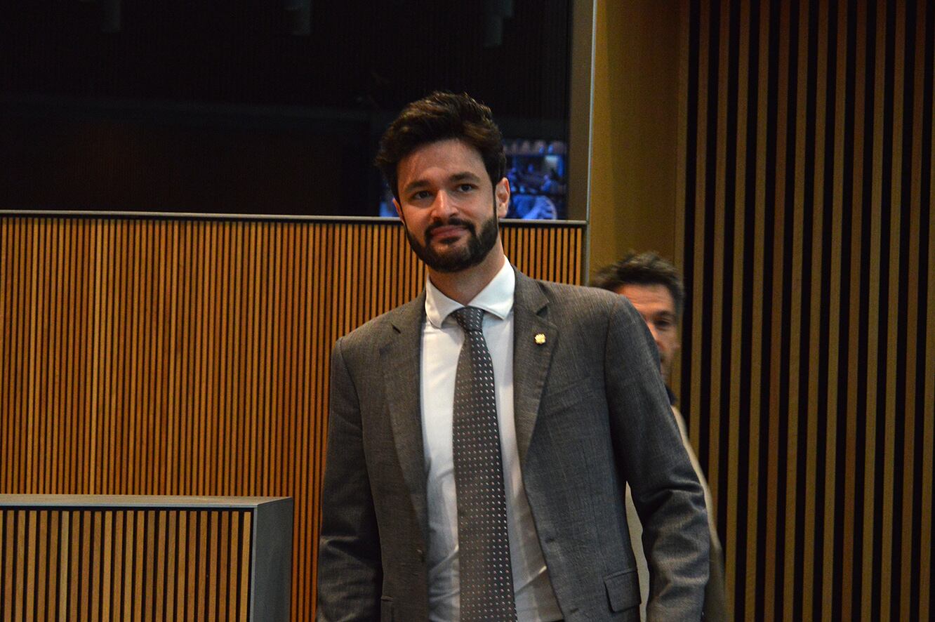 El president del grup parlamentari de Concòrdia, Cerni Escalé, minuts abans de començar el Debat d'orientació política.