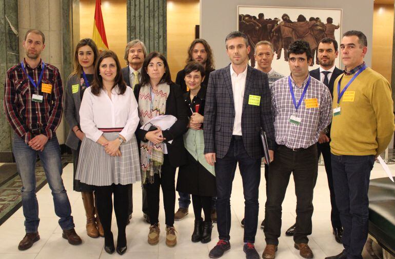 Reunión en el Congreso de miembros del Comité de Empresa de Gamesa Miranda y diputados del PP, PSOE, Unidos Podemos y Ciudadanos