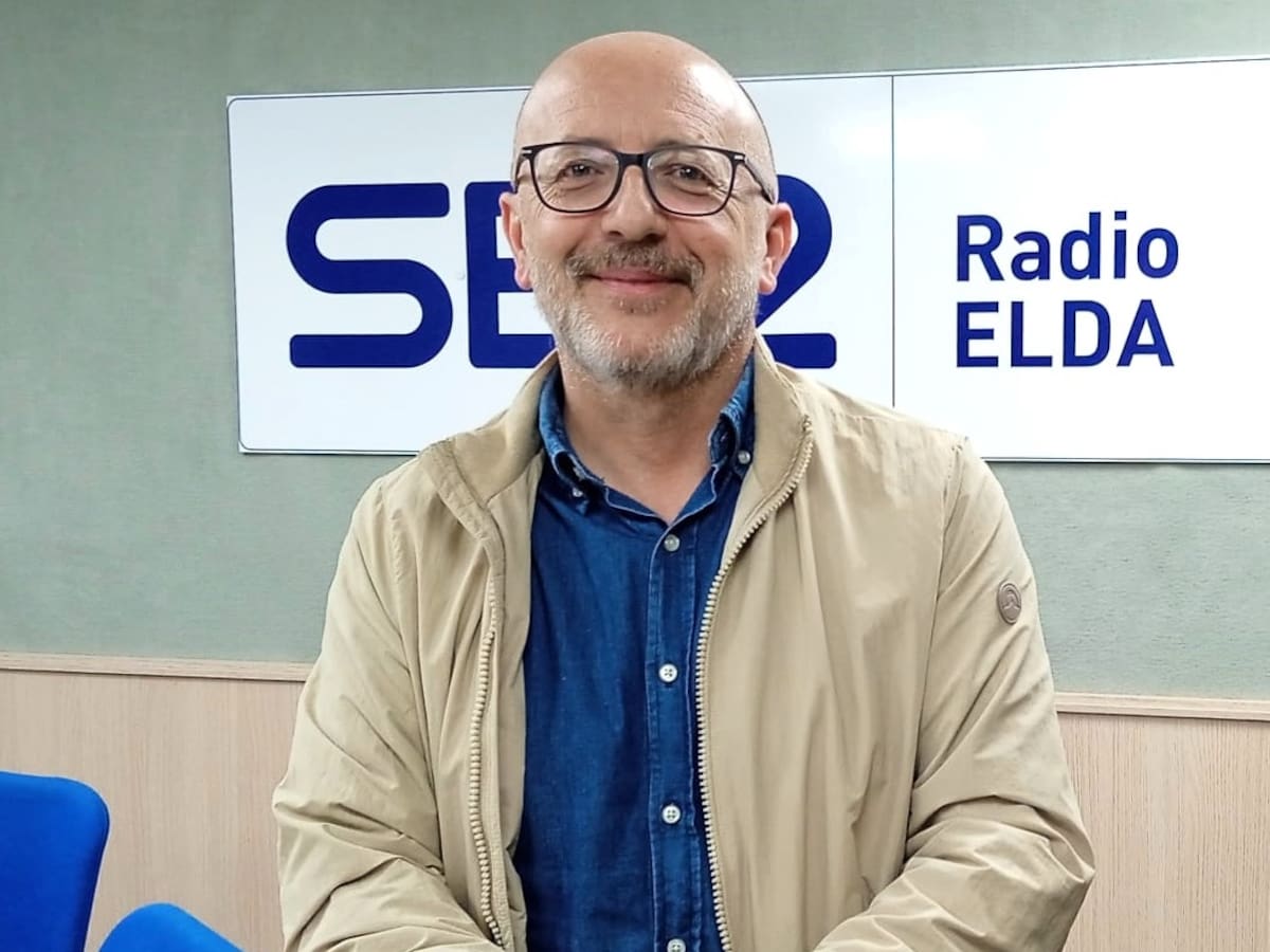 Carlos G. Ortuño, experto en comunicación: “No solo hablamos con la voz, también con la mirada, las manos y la posición corporal”