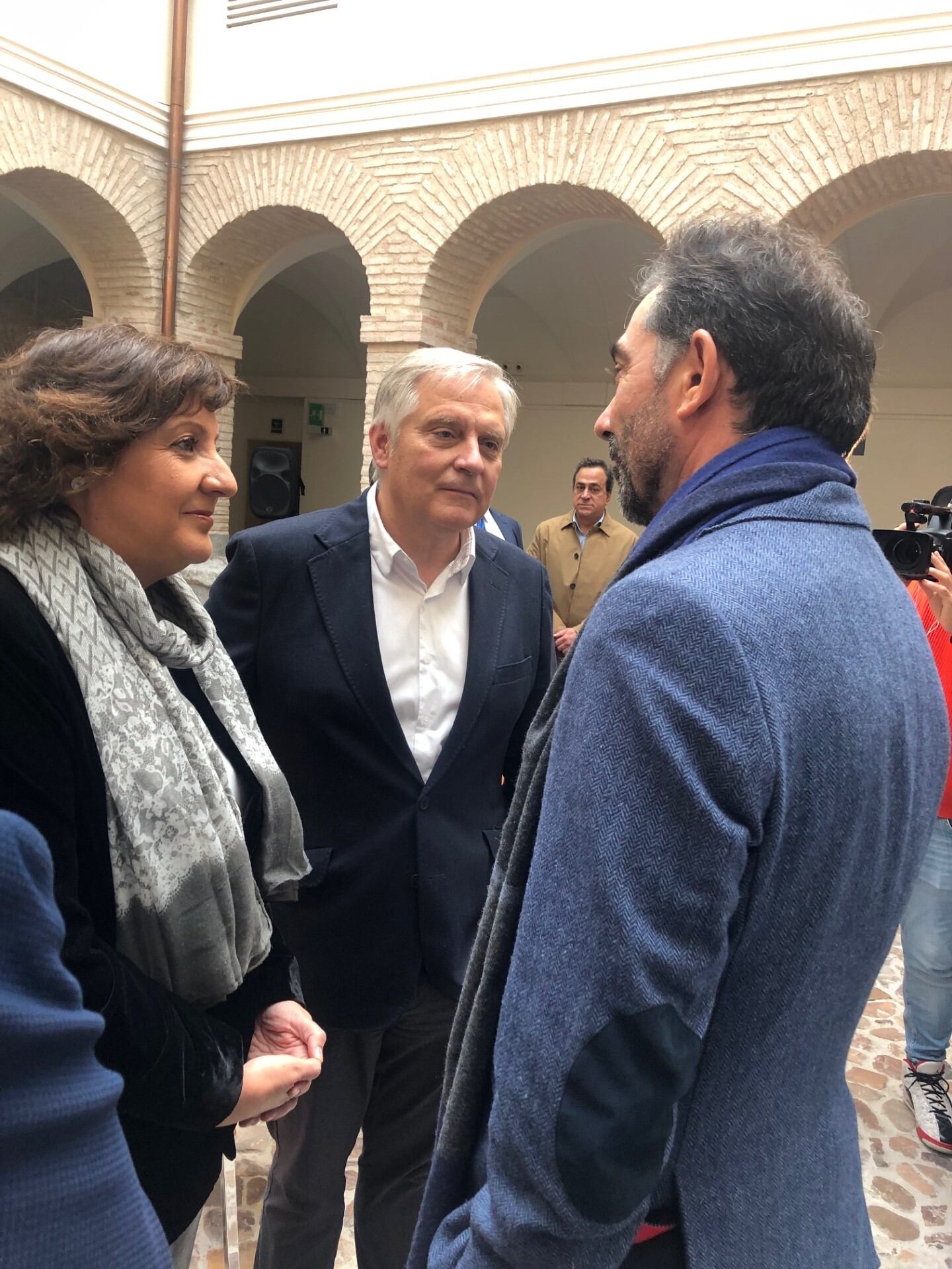 Patricia Franco y Francisco Cañizares con el vicepresidente de la Confederación Española de Agencias de Viajes, Jose Manuel Lastra