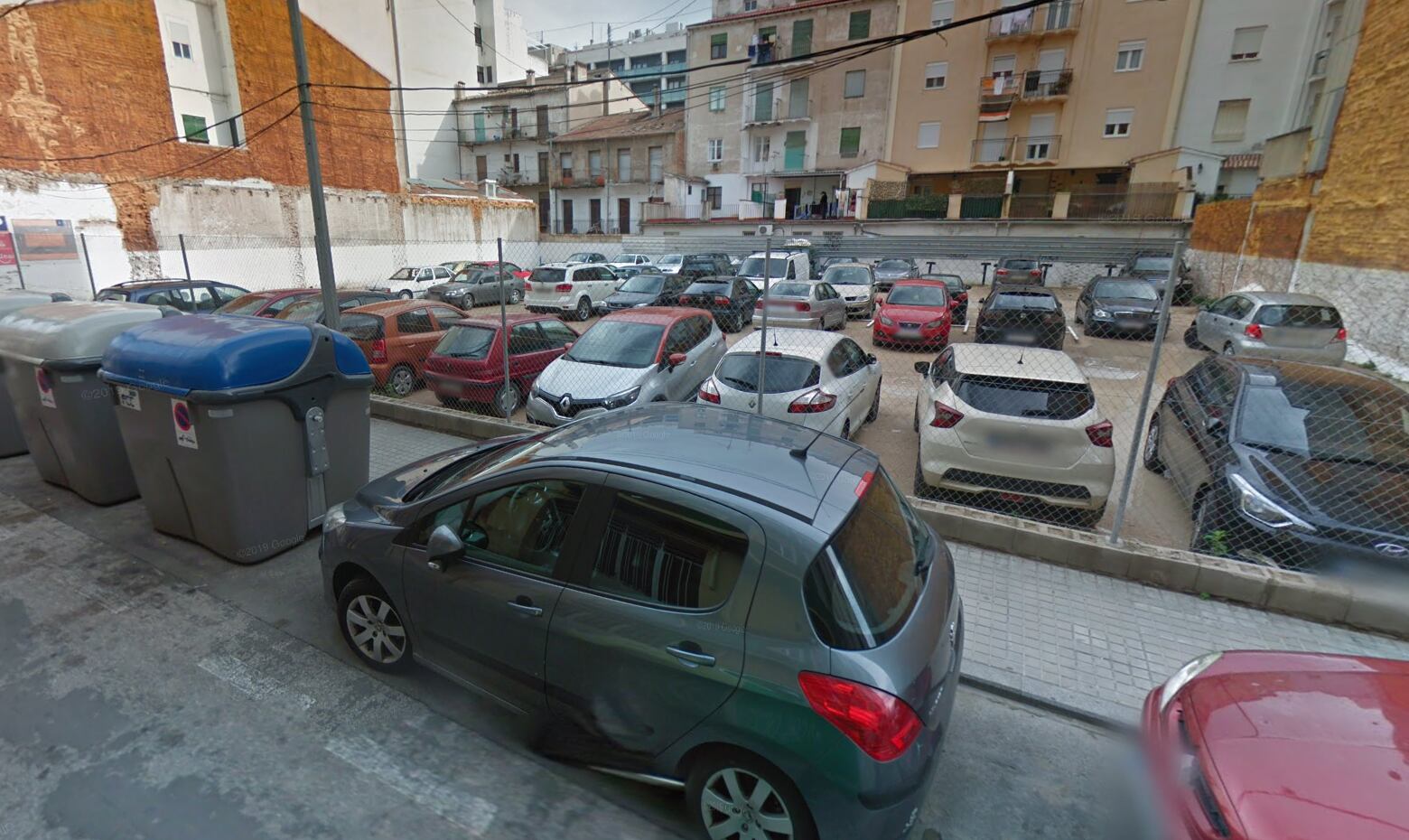 El Ayuntamiento anuncia que el aparcamiento público habilitado temporalmente en la calle Cid dejará de estar operativo a partir del 1 de marzo.