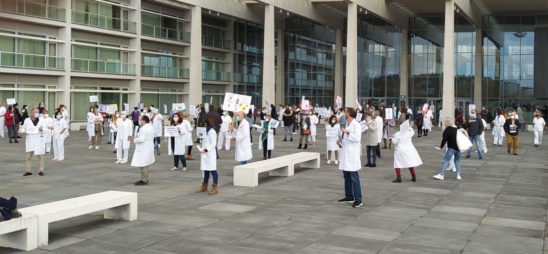 Protesta de empleados de la sanidad en el Hospital Universitario de Burgos