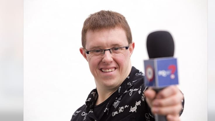 El vigatà Eloi Collell presenta 'Per què volen els avions?' a TV3