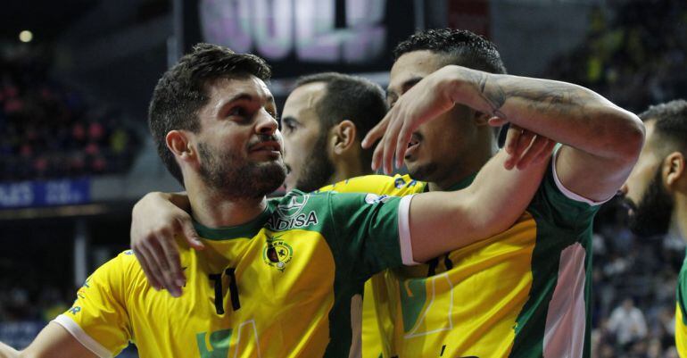 Los jugadores del Jaén Paraíso Interior celebran el tanto de Dani Martín.