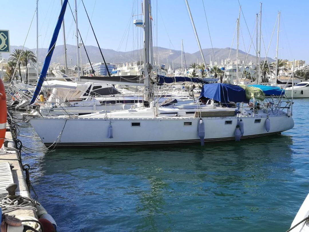 Una familia malagueña vive la cuarentena en su velero