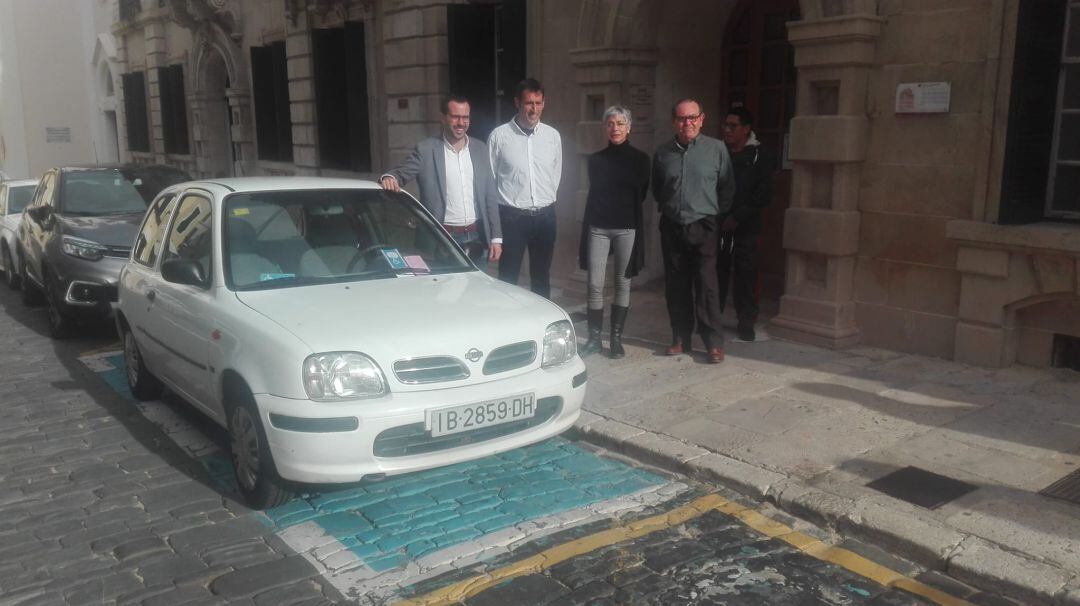 L&#039;Ajuntament de Maó felicita als qui respecten els aparcaments reservats per a persones amb mobilitat reduïda.