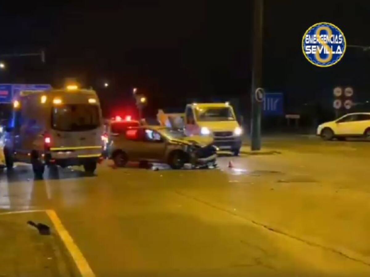 Dos heridos leves en una colisión en Avenida de la Paz