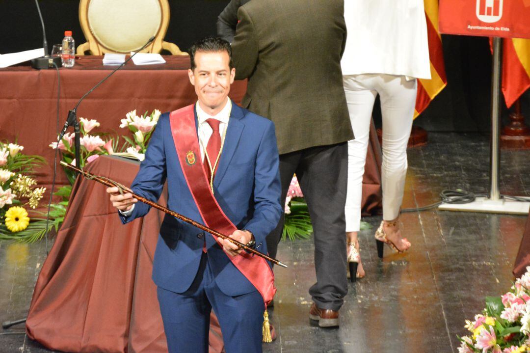 Rubén Alfaro ya es alcalde de Elda por segunda vez