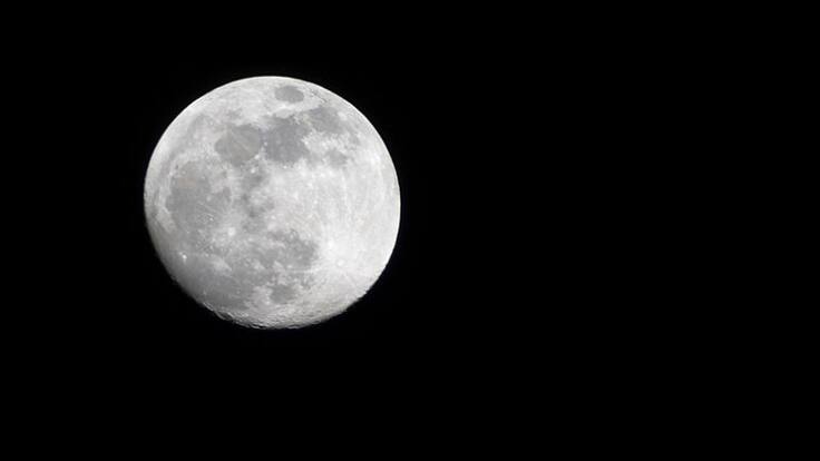 Ramón es sepulturero y dormía en el cementerio
