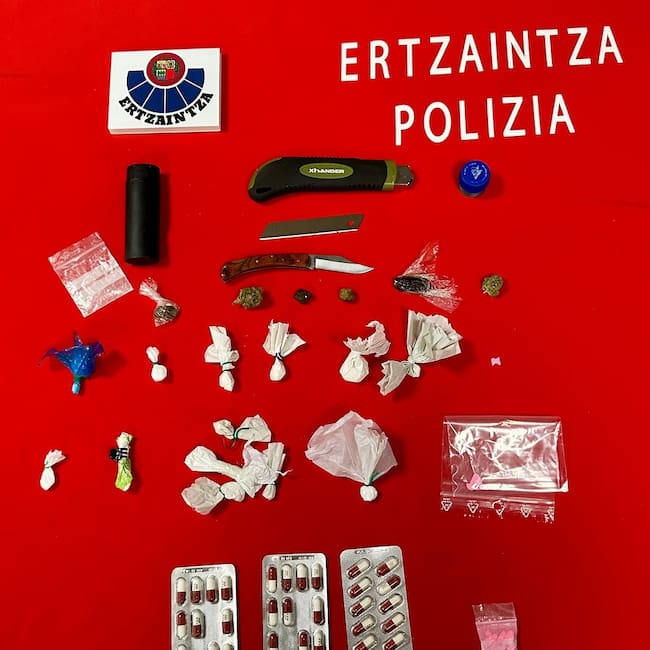 Decomiso en operación de la Ertzaintza en el barrio de Judimendi de Vitoria