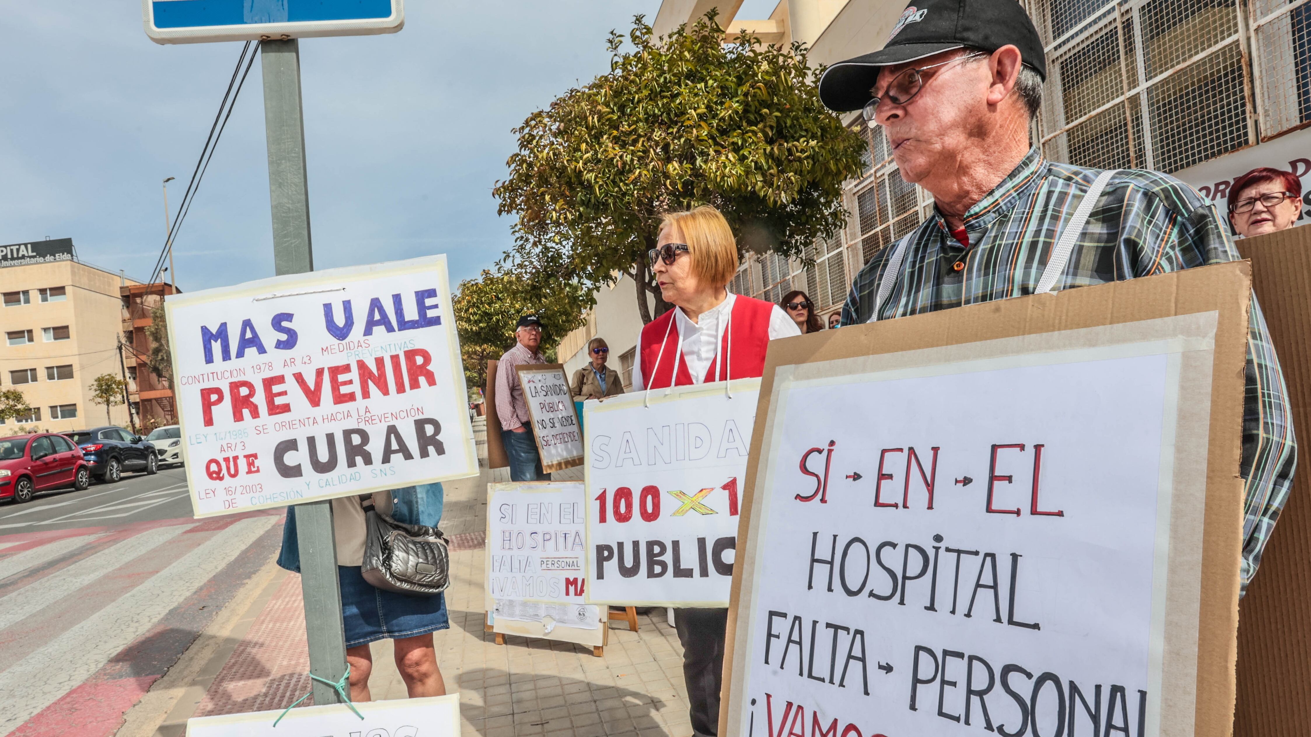 La ausencia de un número adecuado de médicos y sanitarios provoca largas lista de espera entre los pacientes