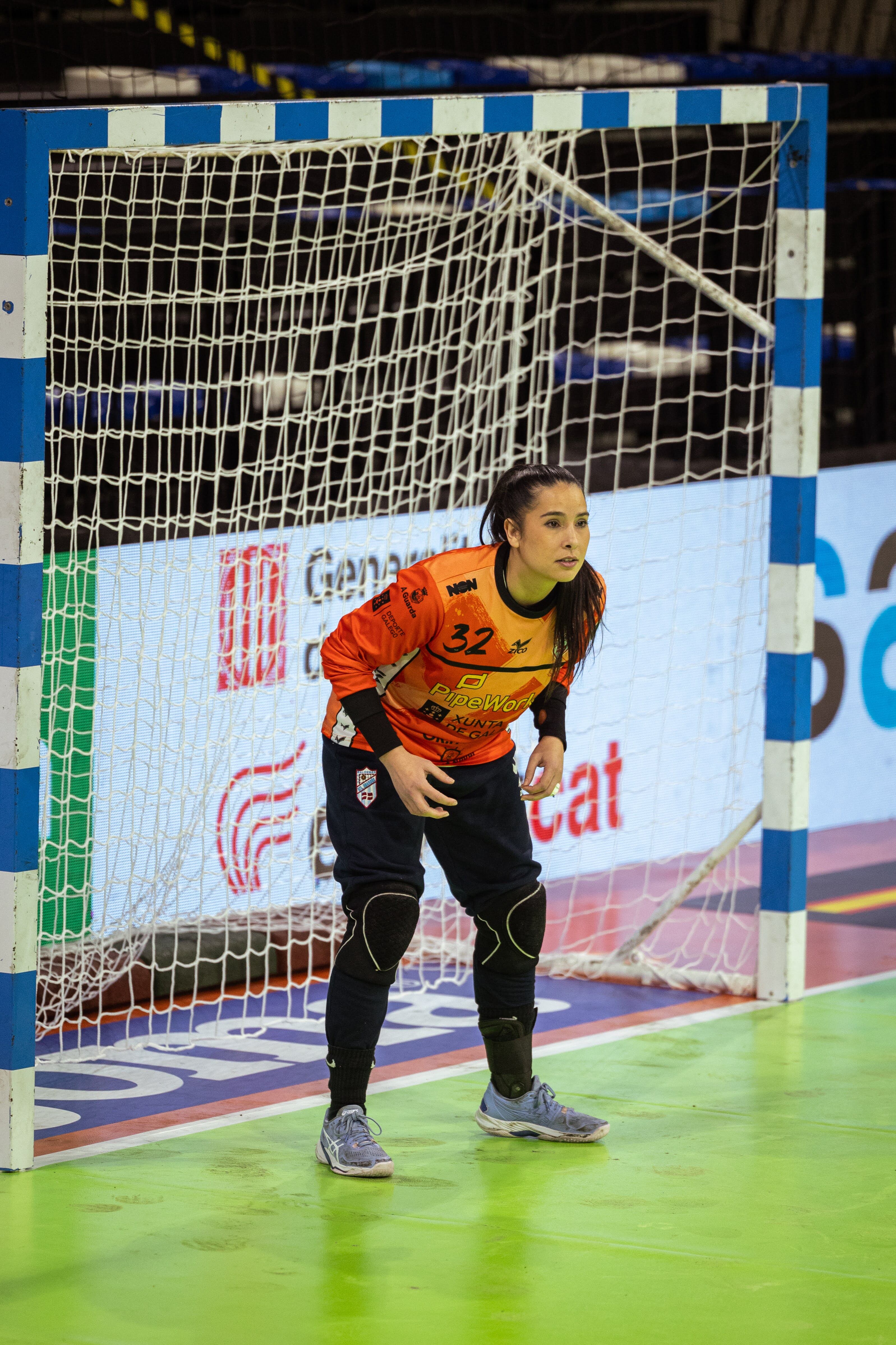 Estela Carrera seguirá guardando la portería del Guardés