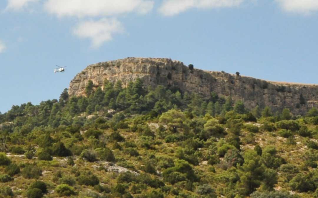 Rescate de la Guardia Civil en la mole rocosa del paraje natural de La Caixa, situada entre los términos municipales de Valderrobres y Beceite (provincia de Teruel)