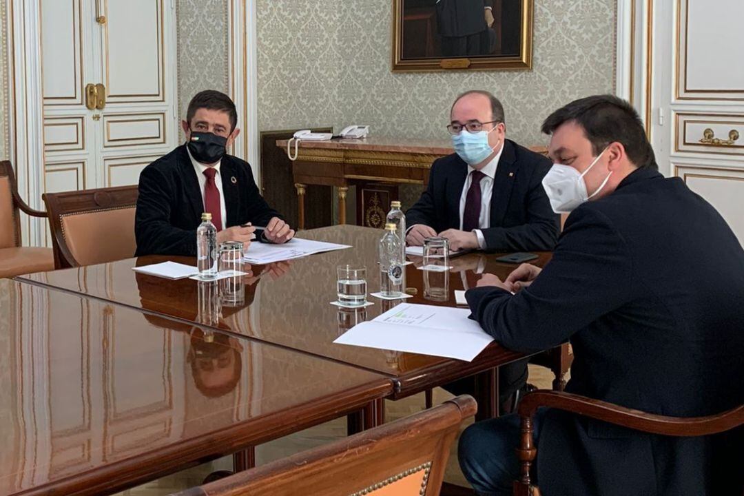 Reunión Francisco Reyes (presidente Diputación) y Miquel Iceta (ministro de Política Territorial y Función Pública).