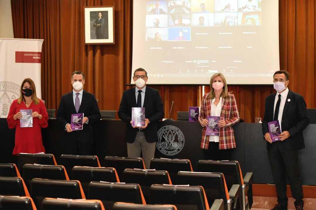 Presentación del informe sobre emprendimiento en la sede de la UMU