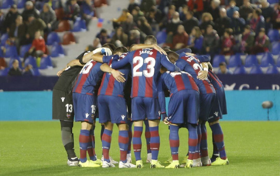 La plantilla del Levante se conjura antes del inicio de un partido
