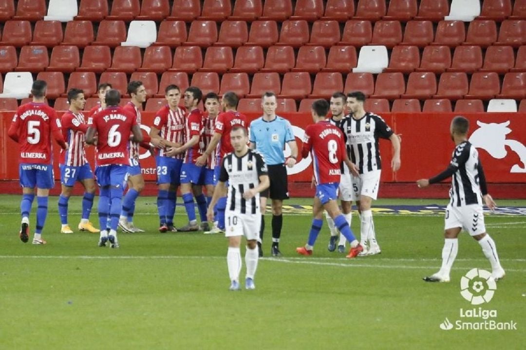 Celebración rojiblanca tras el gol.