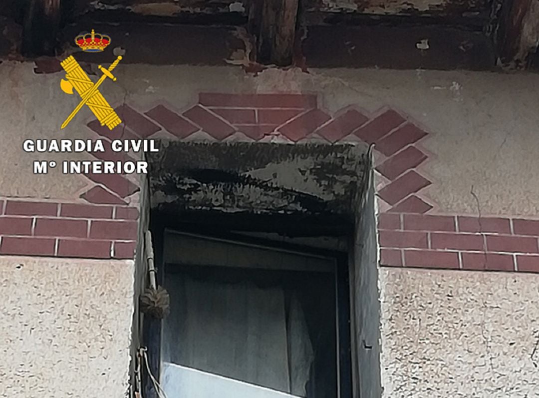 Ventana por la que salía la densa humareda