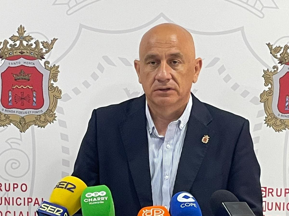 El PSOE de Ronda asegura que la alcaldesa "tiene pie y medio en el banquillo" tras las últimas noticias del Caso Soliarsa