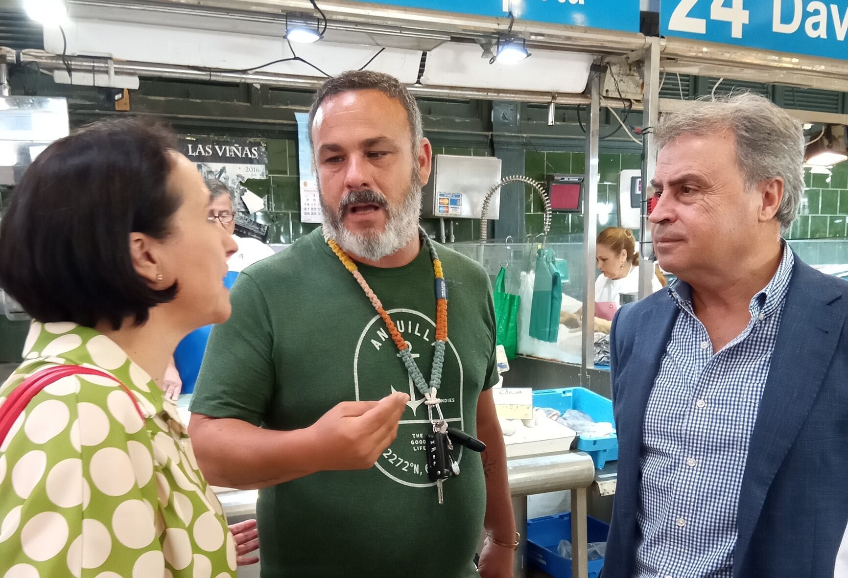 Ángel León junto a Nela García y Antonio Real