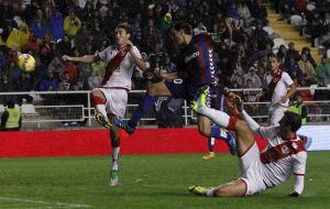 Arruabarrena marca el tercer gol del partido.