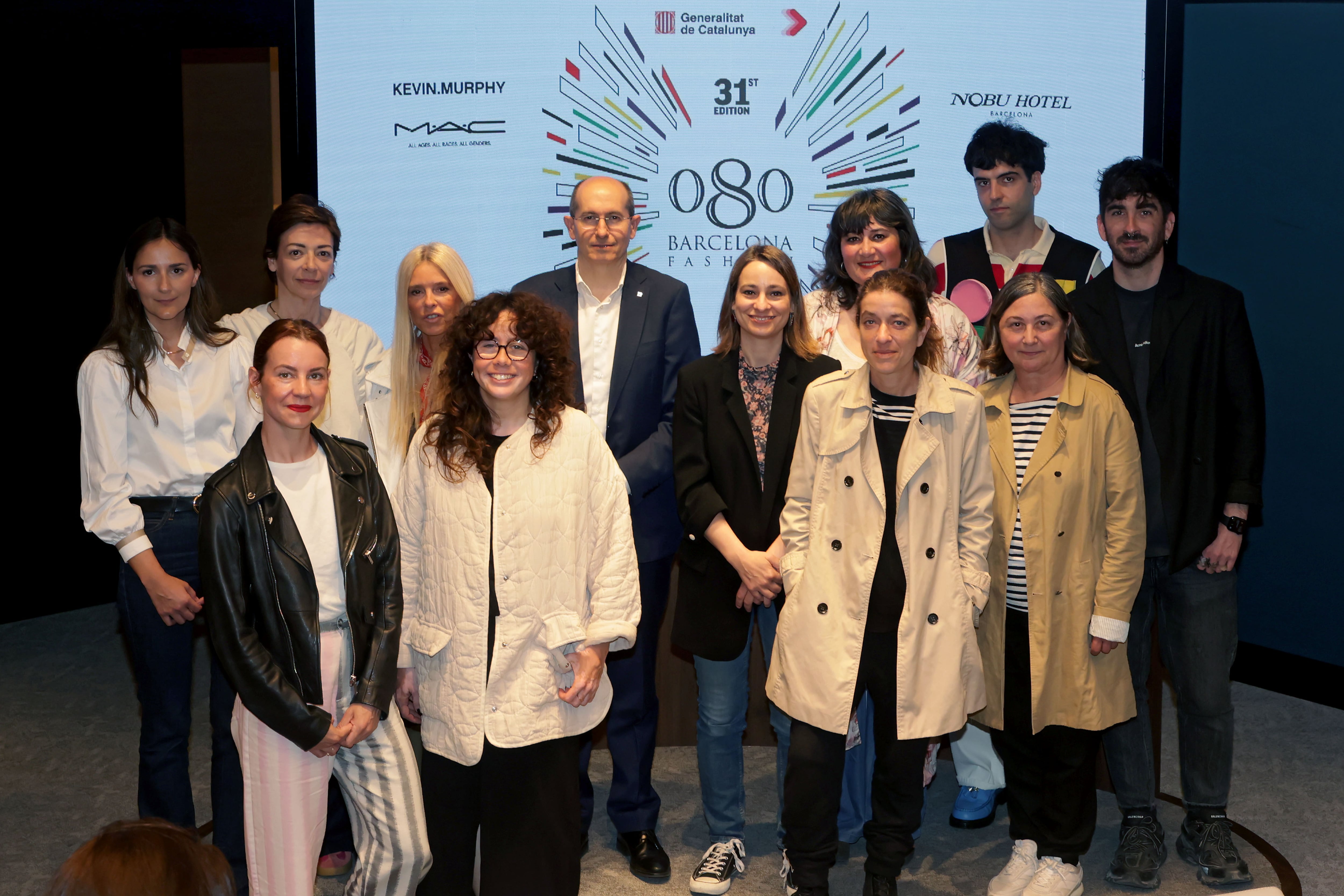 De derecha a izquierda: Simorra, The Label Edition, Nathalie Chandler, Director general de Comerç Jordi Torrades Aladren, Directora del Consorci de Comerç, Artesania i Moda de Catalunya Agnès Russiñol Amat, presidenta del Institut Català de les Dones, Meritxell Benedí Altés, Outsiders Division, Eñaut, Rita Row, Yolancris y Free Form Style