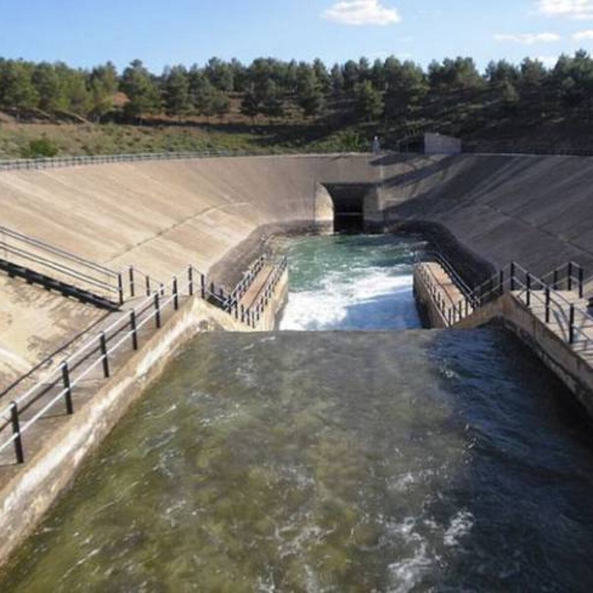 La Generalitat asegura que el recurso contra el recorte del Tajo-Segura estará basado en "argumentos técnicos del orden hidrológico" y no en una "decisión política"