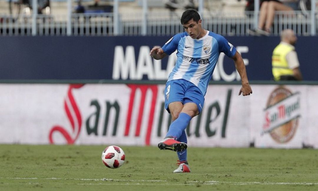 Diego González en un partido con el Málaga en La Rosaleda