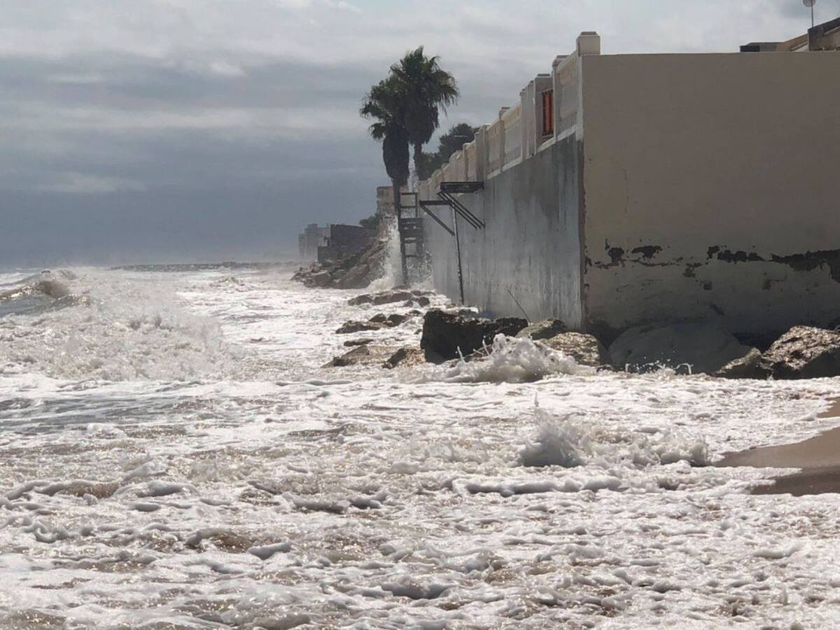 Tavernes no descarta acudir a los tribunales para solucionar la regresión de arena en La Goleta