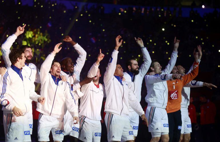 Players of France&#039;s team celebrate during the award ceremony after winning first place of the 24th Men&#039;s Handball World Championship in Doha February 1, 2015. Handball heavyweights France clinched their fifth world title after versatile playmaker Nikola K