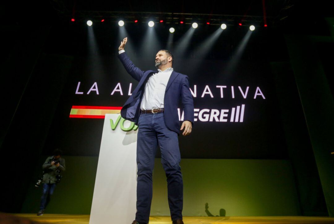 El presidente de Vox, Santiago Abascal, ante el público en el acto central de la Asamblea General Ordinaria del partido en el Palacio de Vistalegre a 8 de marzo de 2020.